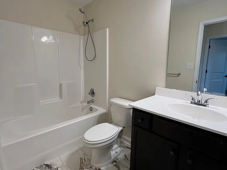 310 Landon Ln — Photo 6