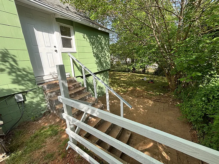 693 Maywood St — Photo 15