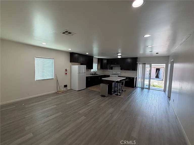 249 N Bromley Ave — Photo 2