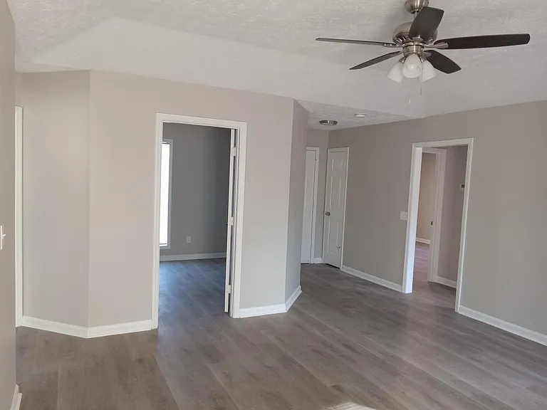 1000 Wehring Ln — Photo 4
