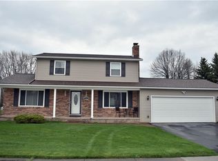 8 Constance Way W, Rochester, NY 14612