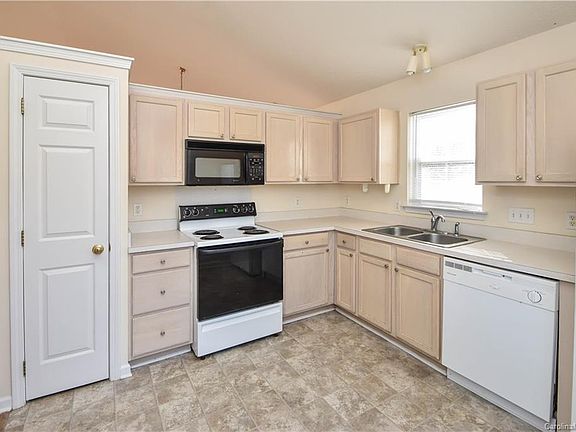 3rd image of 8913 Cinnabay Dr #27