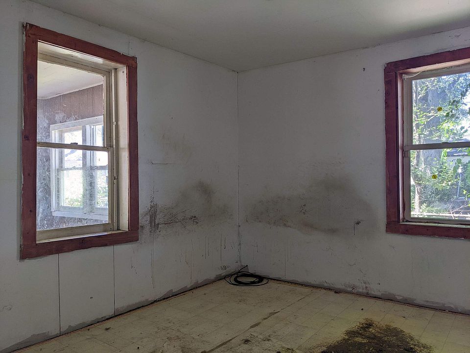 2nd image of 2028 Dyson St