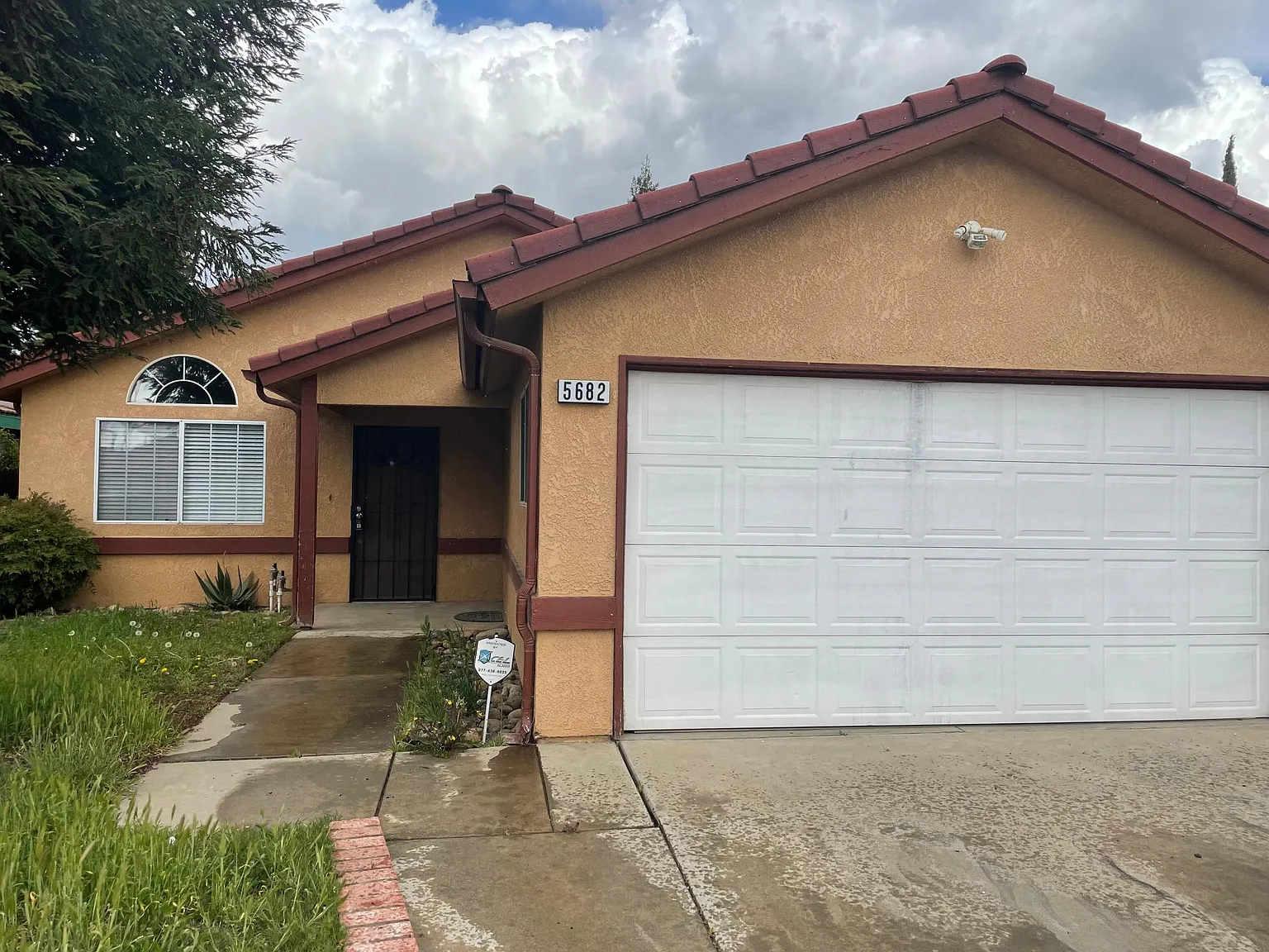 5682 W Ellery Ave photo 1