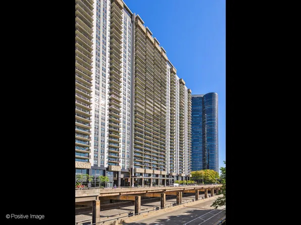 400 E Randolph St APT 3709, Chicago, IL 60601