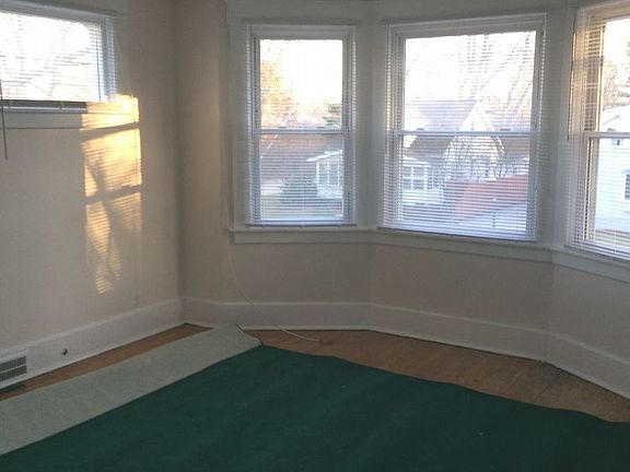 4th image of 337 E Sunnybrook Dr Uppr 2