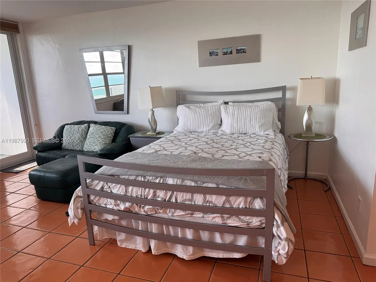 The Decoplage Condo — Photo 4