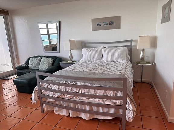 4th image of 100 Lincoln Rd #836