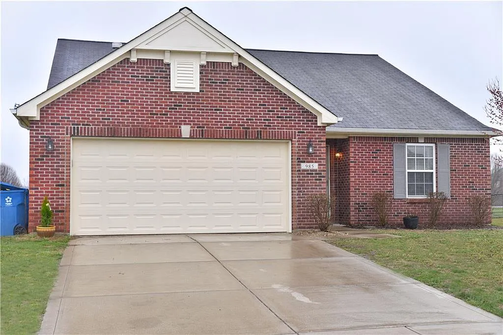985 Nicole Way photo 1