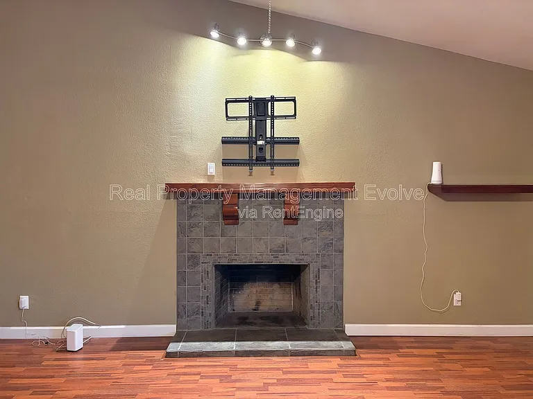 16645 N 34th Dr — Photo 5