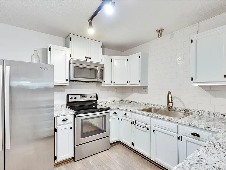 16213 Monks Mountain Dr — Photo 11