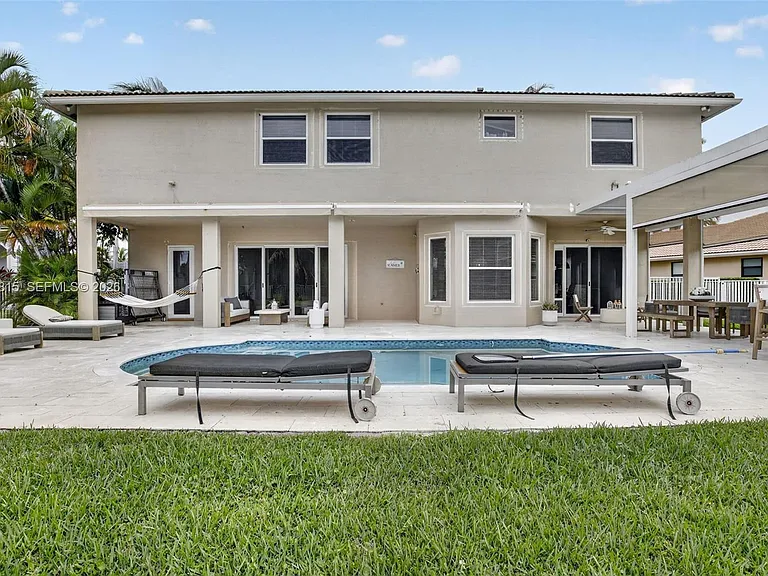 981 Waterside Cir — Photo 54