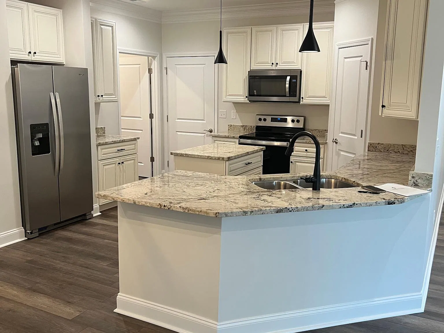 3 bed, 1608 sqft, $2,000 — Photo 4