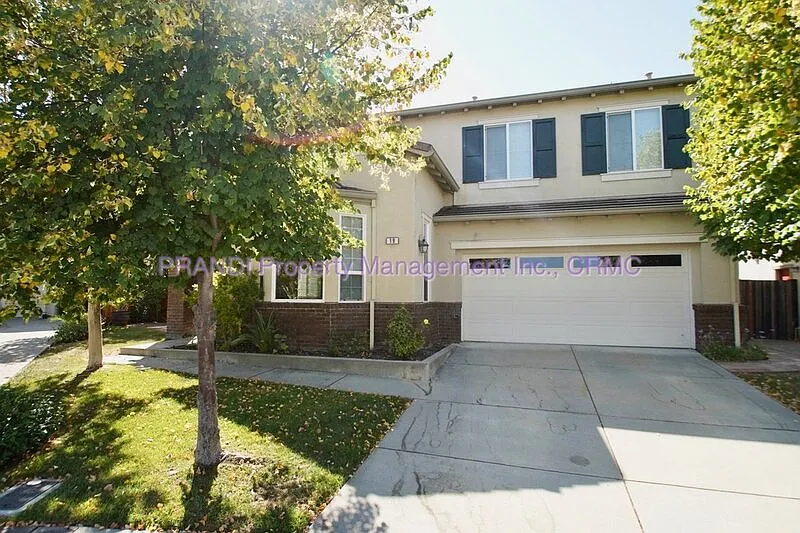 19 Waterbury Ln