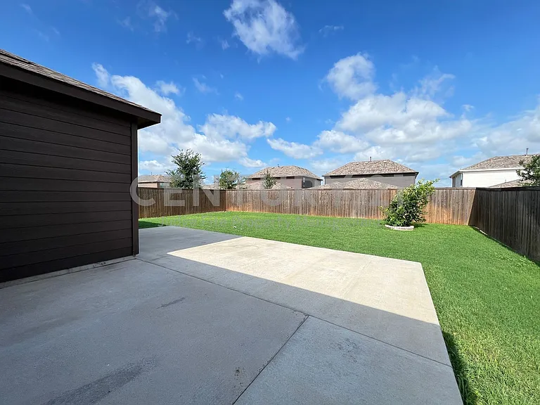 2605 Warren Ln — Photo 14