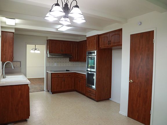 3rd image of 646 Buttonwood Dr