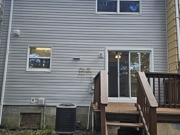 5th image of 145 Buckingham Dr #1