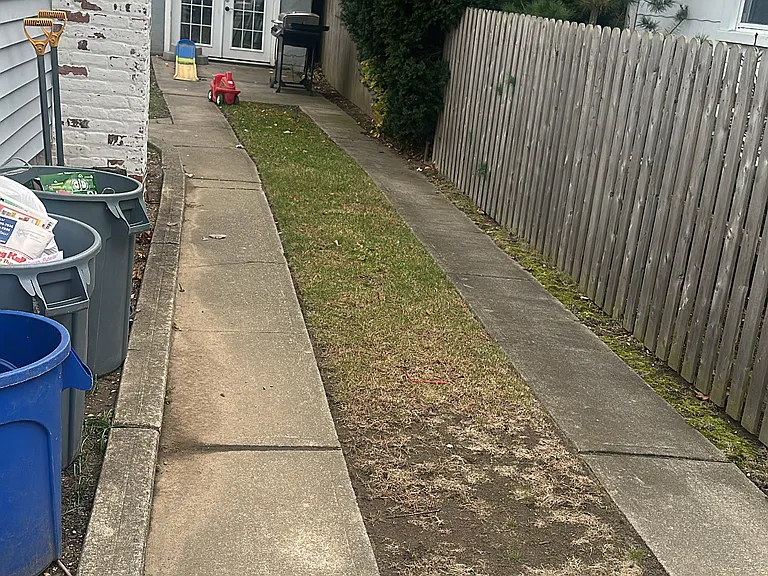 2419 Yorktown St — Photo 2