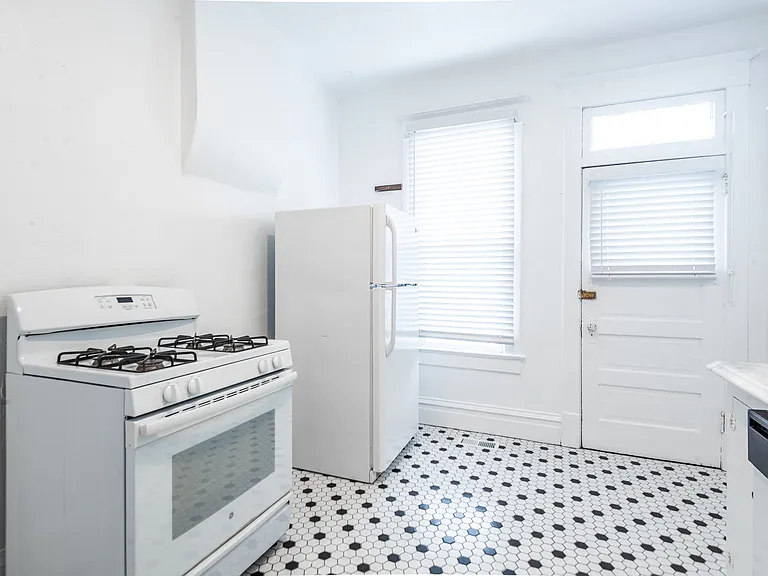 78 E Southgate Ave — Photo 10