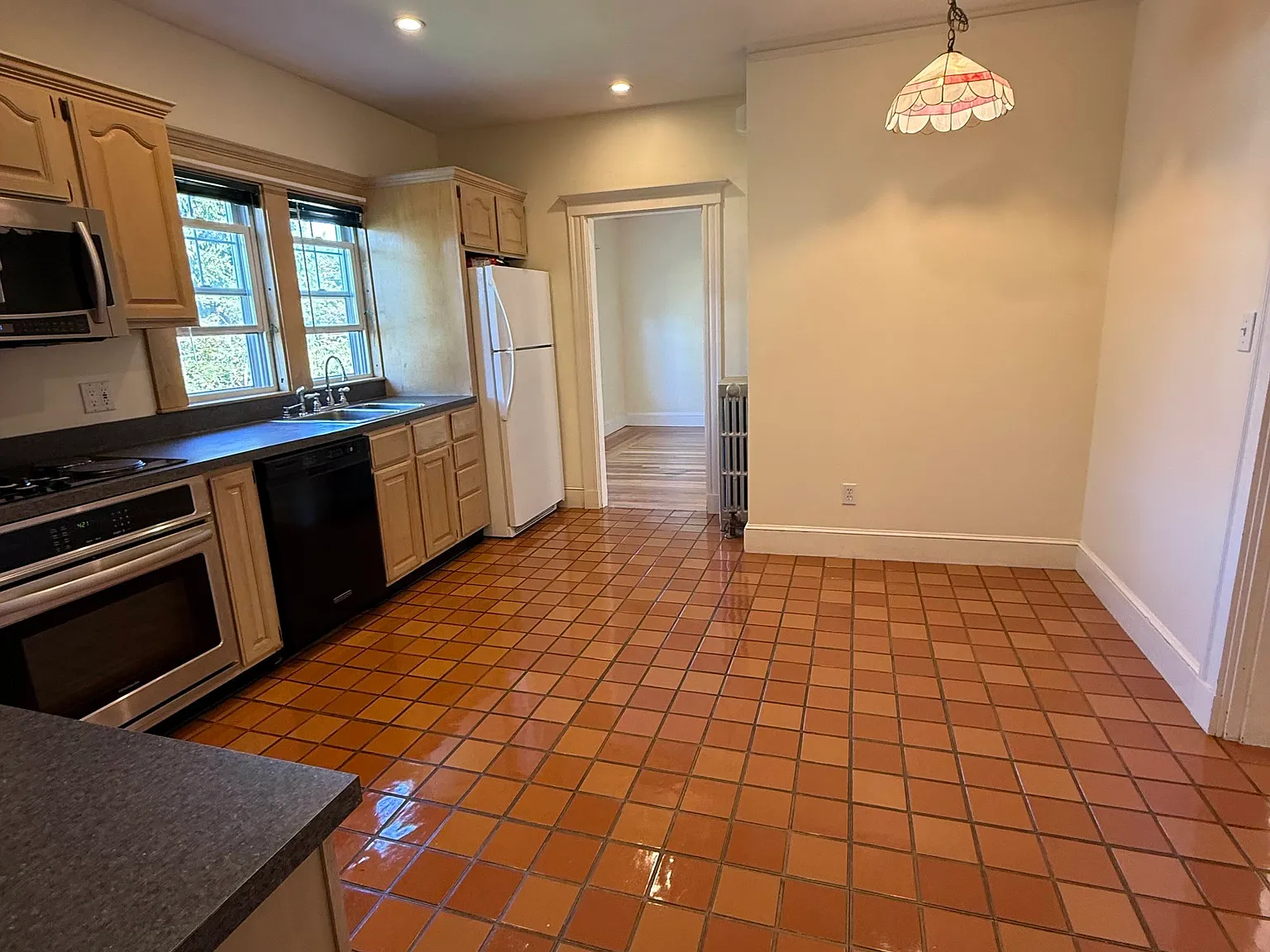 3 bed, 1200 sqft, $3,000 — Photo 3