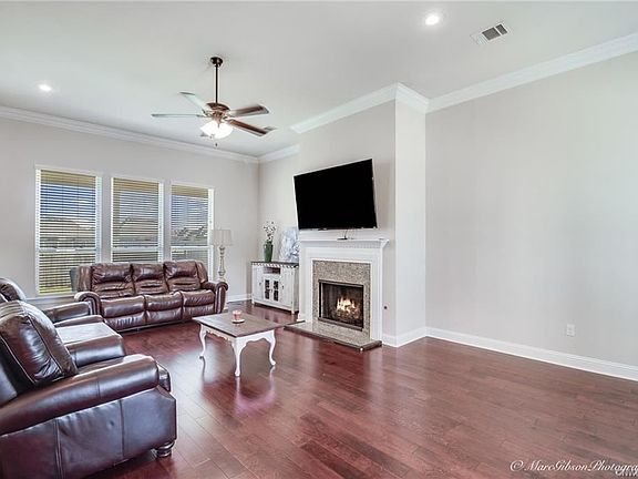 2nd image of 342 Camelback Dr