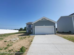 764 Saint Andrews Dr, Eaton Rapids, MI 48827