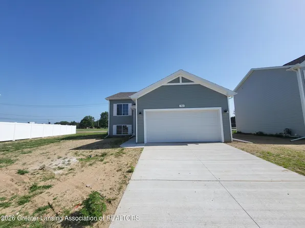 764 Saint Andrews Dr, Eaton Rapids, MI 48827
