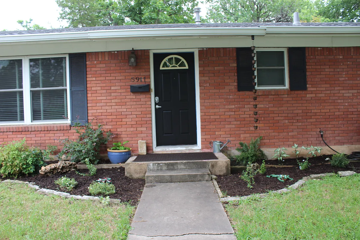 Welcome garden - 5911 Aurora Dr