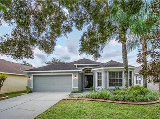 18819 Maisons Dr, Lutz, FL 33558