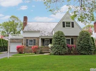 12 Primrose Ct, Garden City, NY 11530