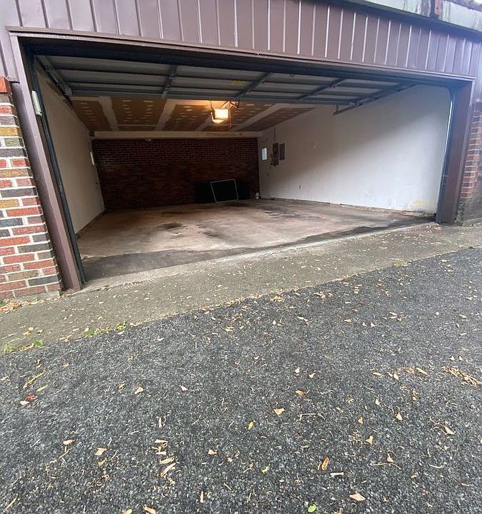 2nd image of 2223 W Andrew St