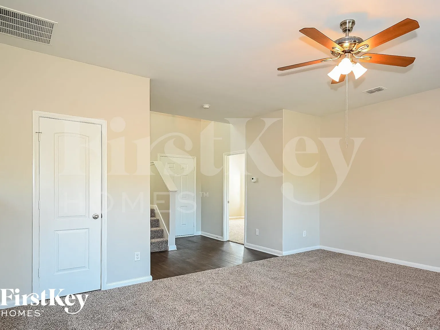 4 bed, 2.5 bath, 2105 sqft, $2,535 — Photo 3