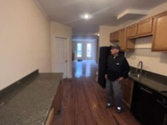 4th image of 1512 Holbrook St #1