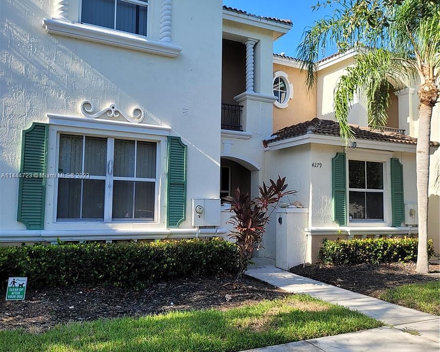 1st image of 4279 NE 9th St #4279