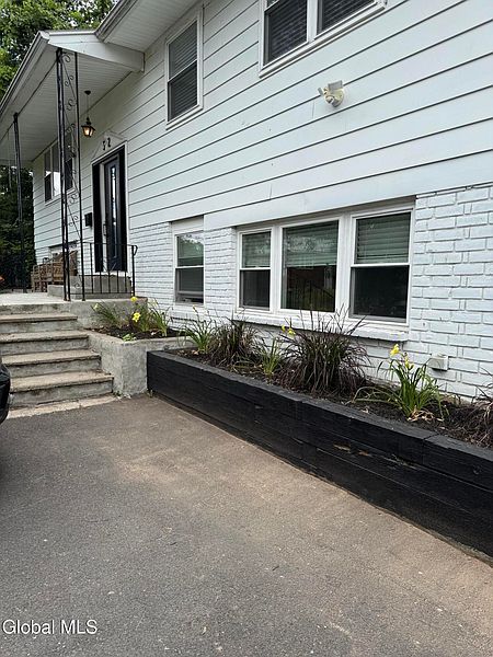 2nd image of 32 Winnie Street