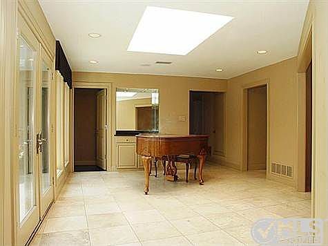 3rd image of 3417 Courtyard Cir