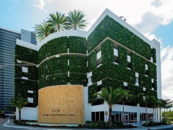 3rd image of 16385 Biscayne Blvd Unit 1504
