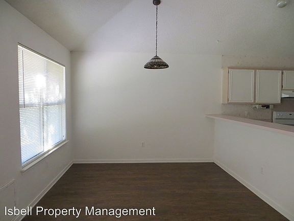3rd image of 204 Wagontrain Cir