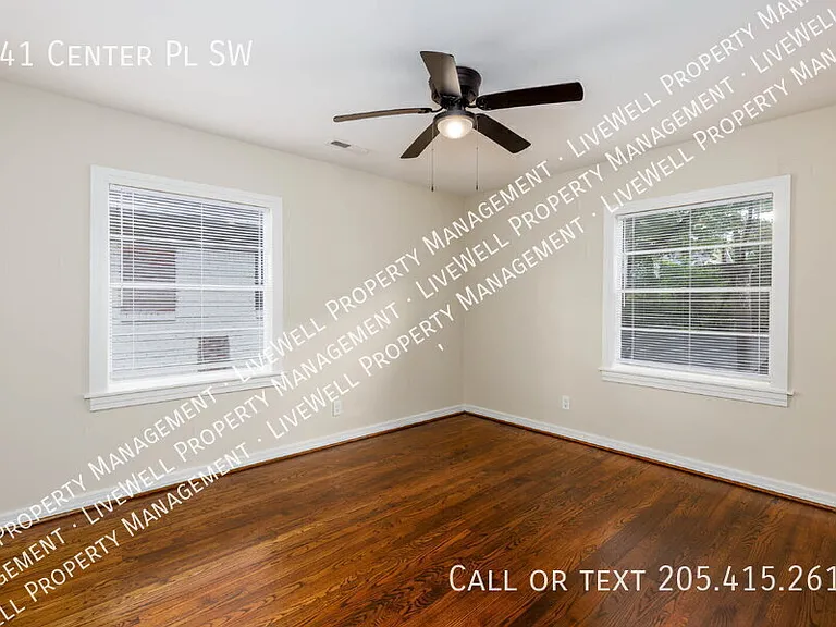 741 Center Pl SW — Photo 3