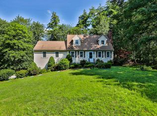2 Coventry Ln, Londonderry, NH 03053