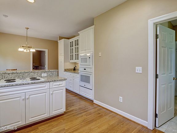 3rd image of 214 Satara Dr