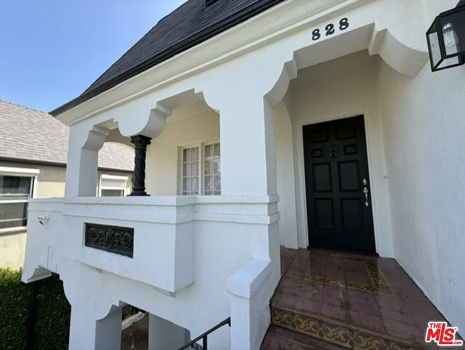 3 bed, 2.0 bath, 1916 sqft, $5,995 — Photo 4