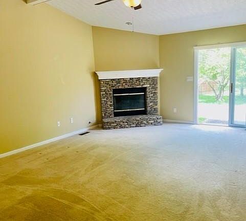 Vaulted ceiling, Fire place, fan