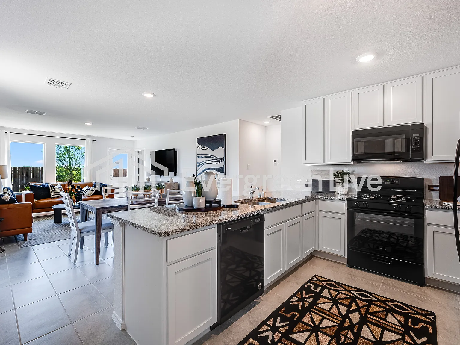 3 bed, 2.0 bath, 1266 sqft, $1,660 — Photo 3