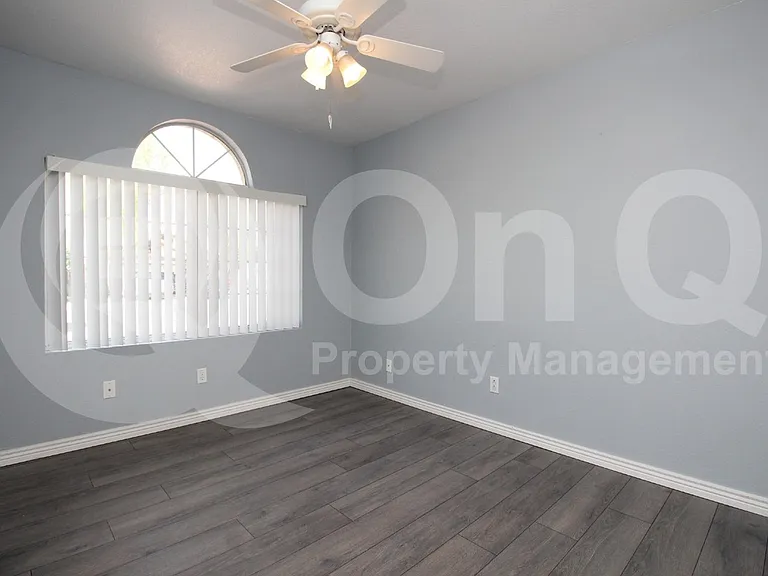 815 W Silver Creek Rd — Photo 13