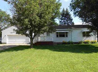 1936 Maplewood Dr, Cedar Falls, IA 50613