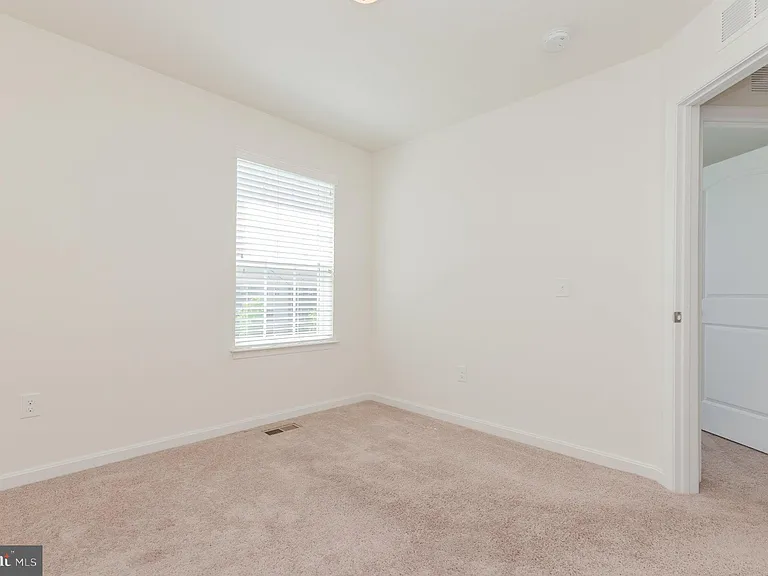 172 Drexel Ct — Photo 43