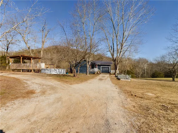 8636 Cottonwood Rd, Harrison, AR 72601