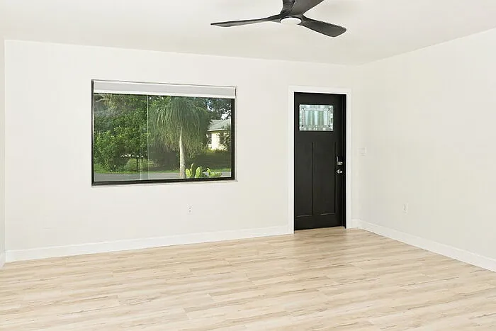 3 bed, 2.0 bath, 1261 sqft, $2,400 — Photo 2