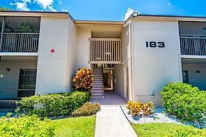 2 bed, 2.0 bath, 1176 sqft, $2,700 — Photo 2